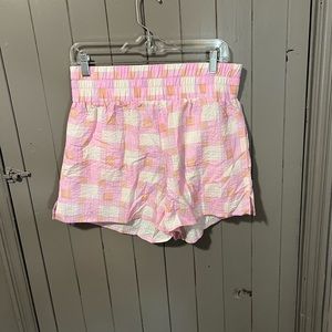 Smash and Tess malia shorts medium does have pockets